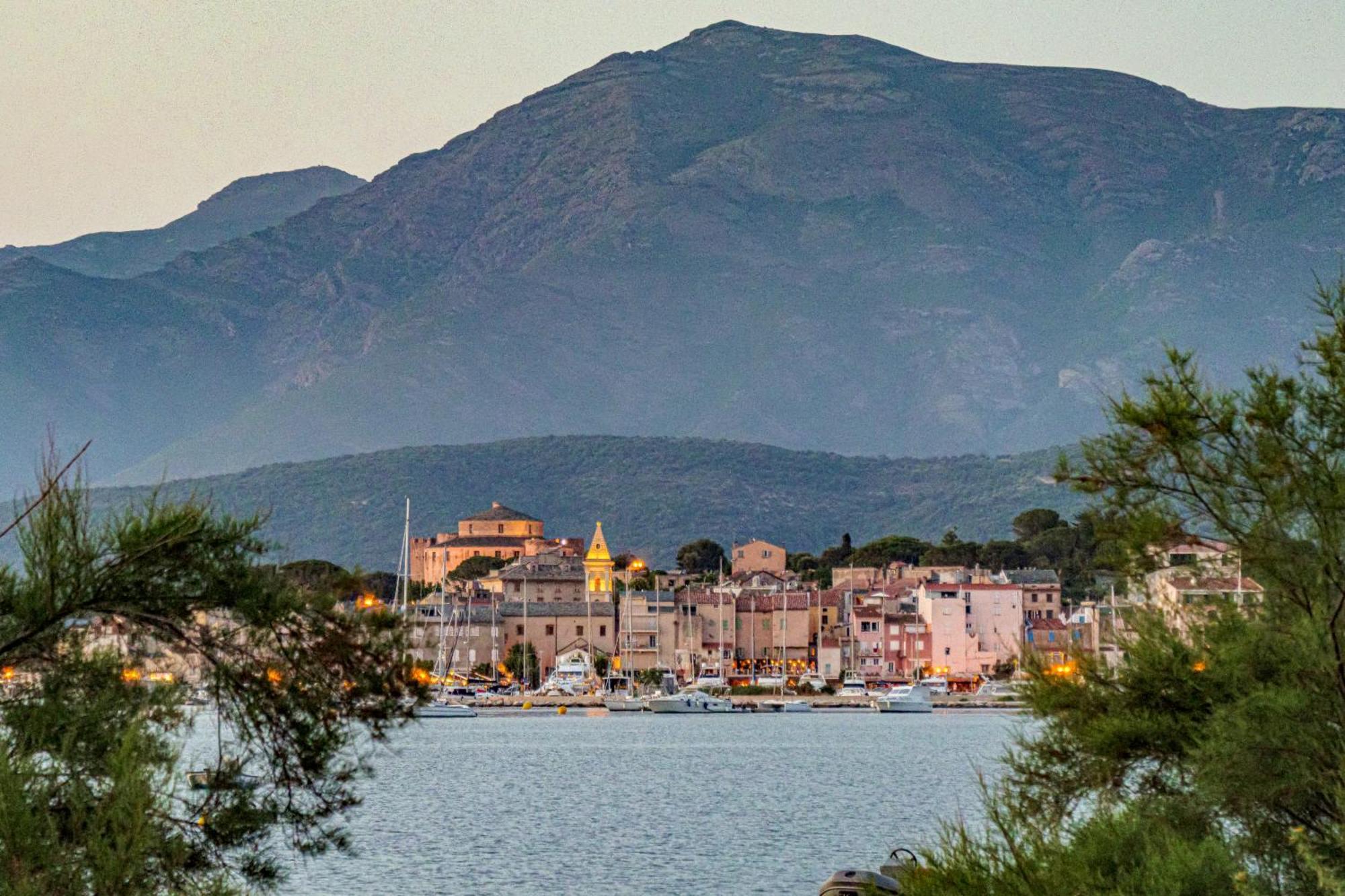 U Pezzo Hotel Saint-Florent  Buitenkant foto